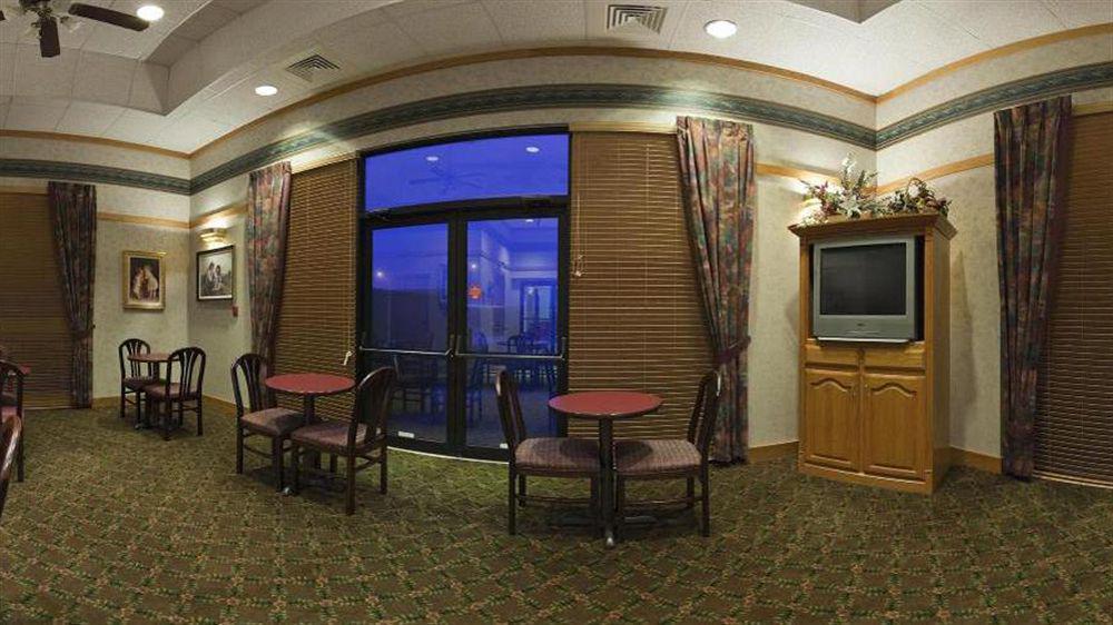 Holiday Inn Express Marshfield - Springfield Area By Ihg Exterior photo