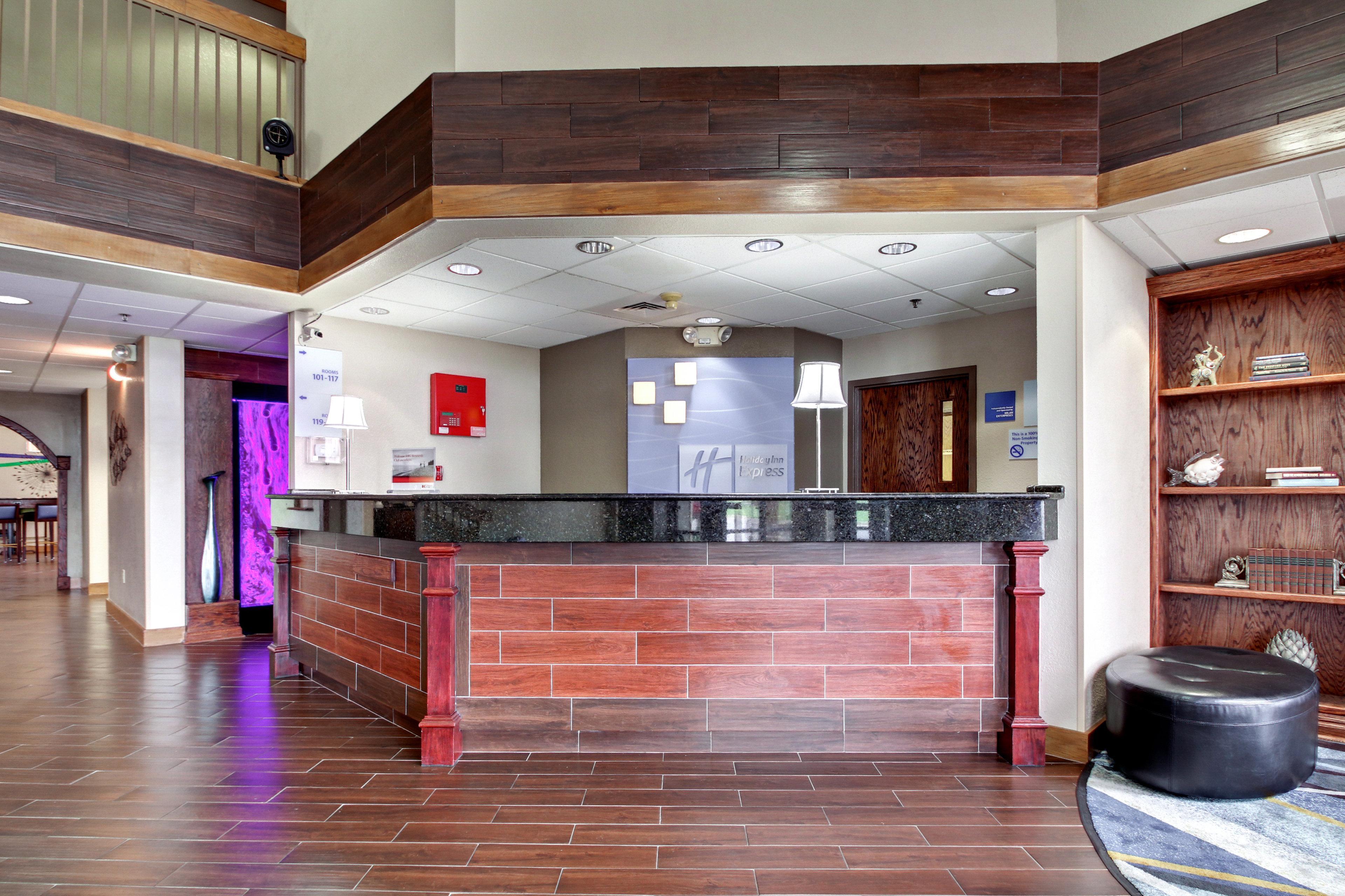 Holiday Inn Express Marshfield - Springfield Area By Ihg Exterior photo