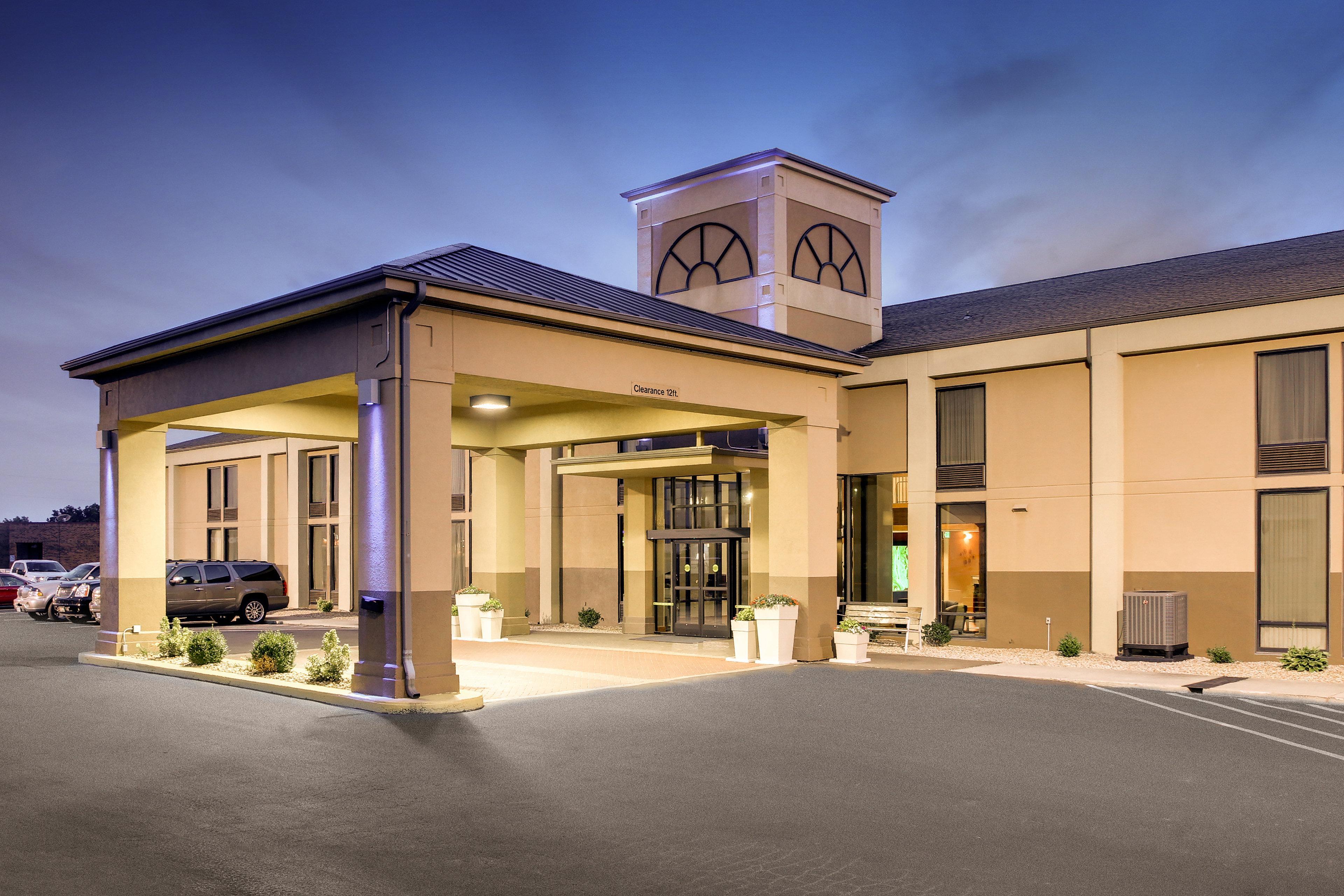Holiday Inn Express Marshfield - Springfield Area By Ihg Exterior photo
