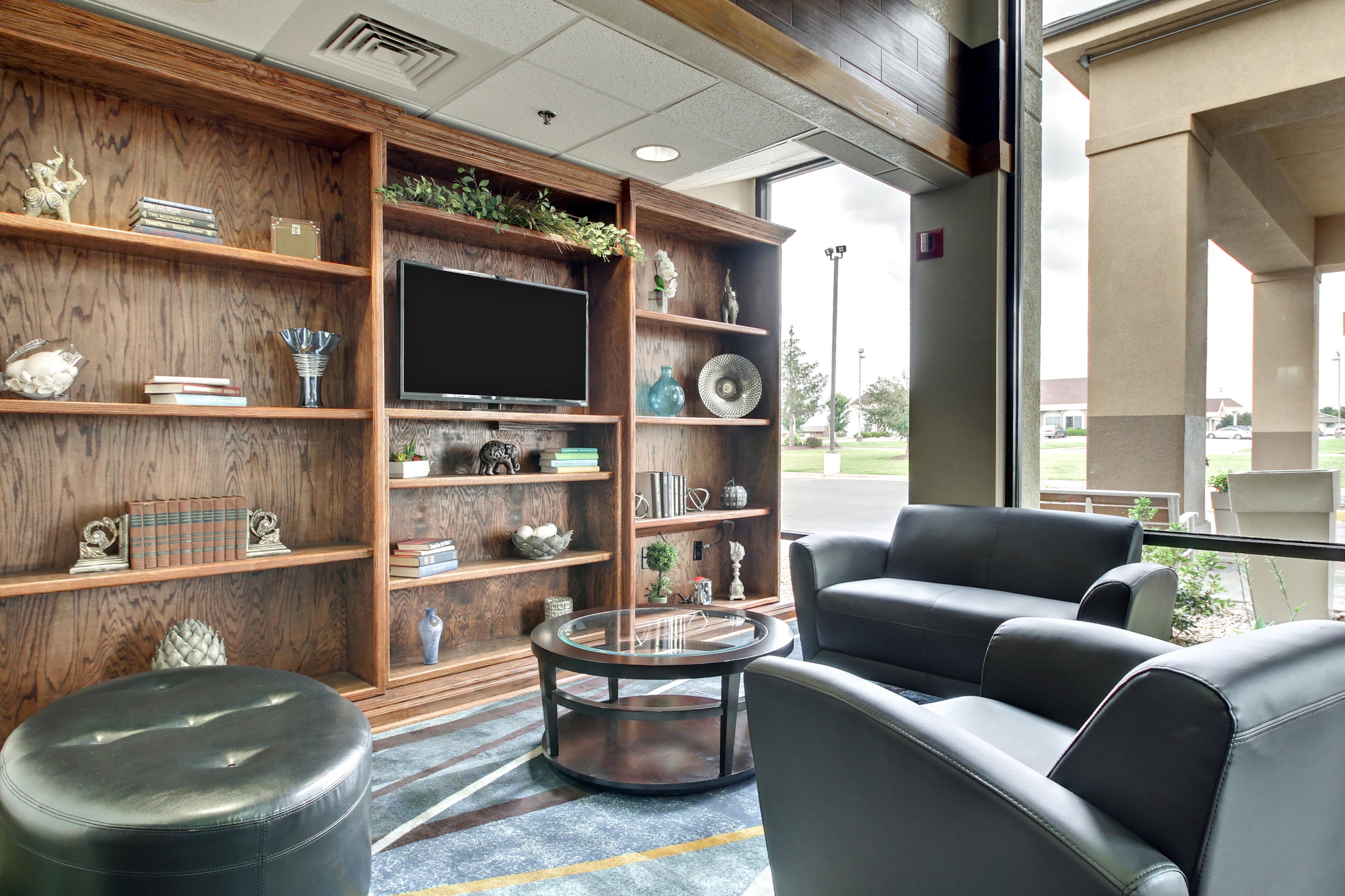 Holiday Inn Express Marshfield - Springfield Area By Ihg Exterior photo