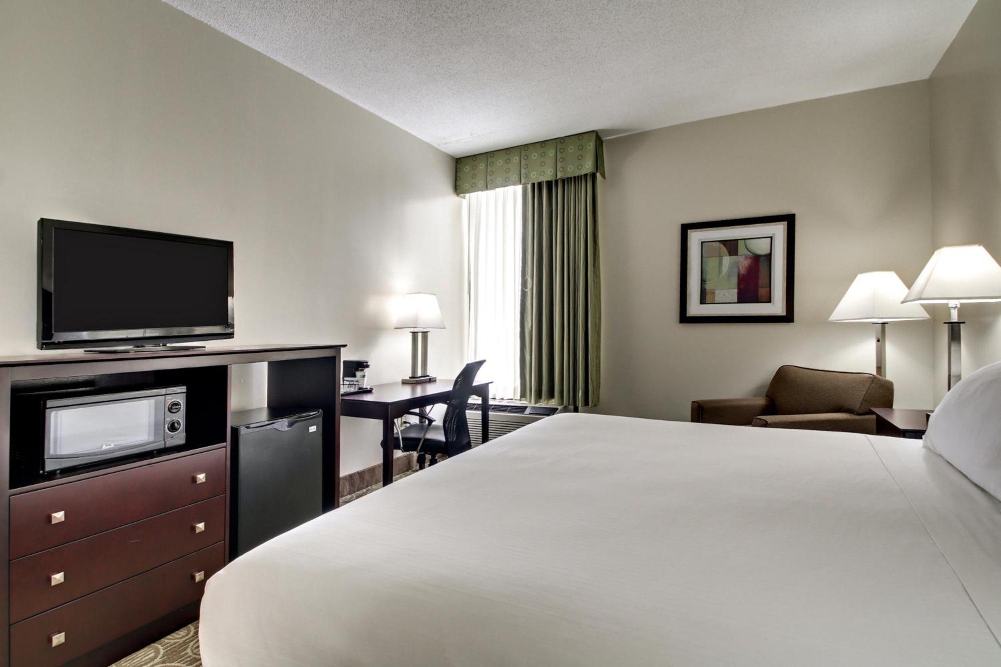 Holiday Inn Express Marshfield - Springfield Area By Ihg Exterior photo