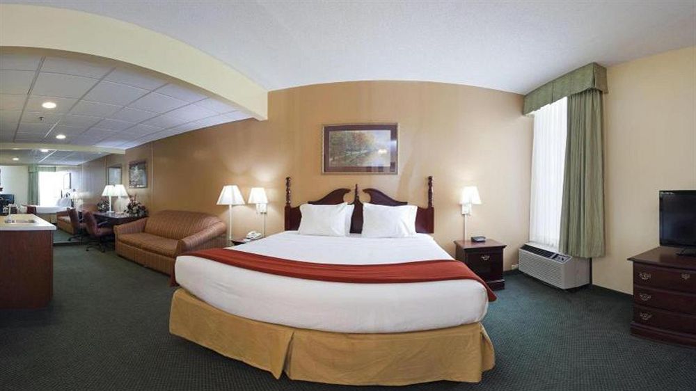 Holiday Inn Express Marshfield - Springfield Area By Ihg Exterior photo